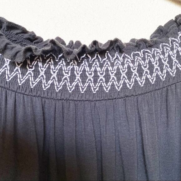 American Eagle Off the Shoulder Ruffle Sleeve Top Size Medium - Picture 5 of 8